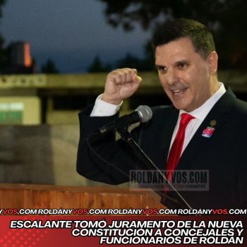 ESCALANTE TOMÓ JURAMENTO DE LA NUEVA CONSTITUCIÓN A CONCEJALES Y FUNCIONARIOS DE ROLDÁN