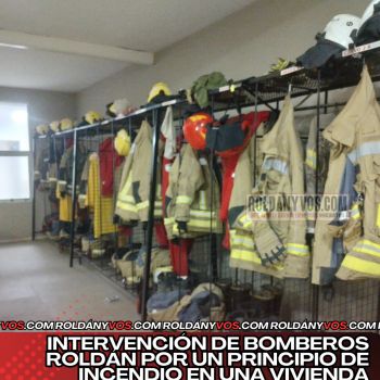 Bomberos acudieron a un incendio en una vivienda